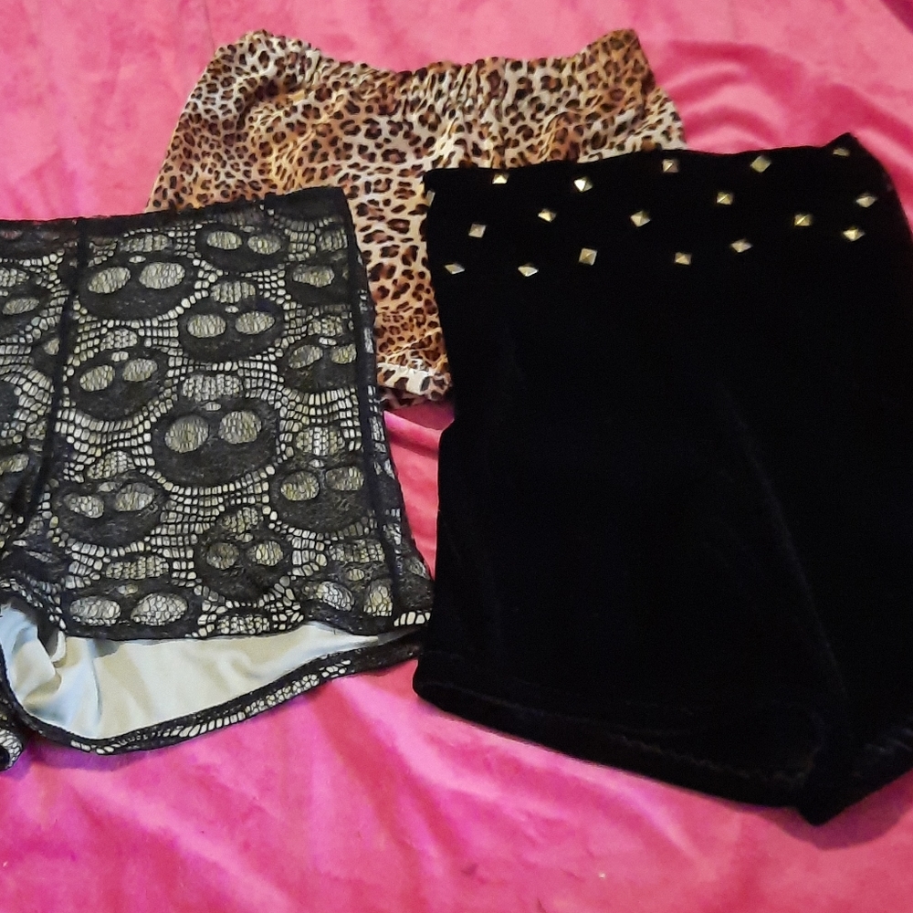 2 Marialia, 1 Goth short, Tank Top